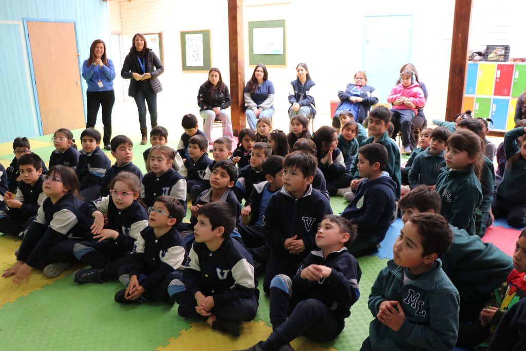 Estudiantes de Villarrica participando en una jornada de storytelling en inglés del programa We Learn
