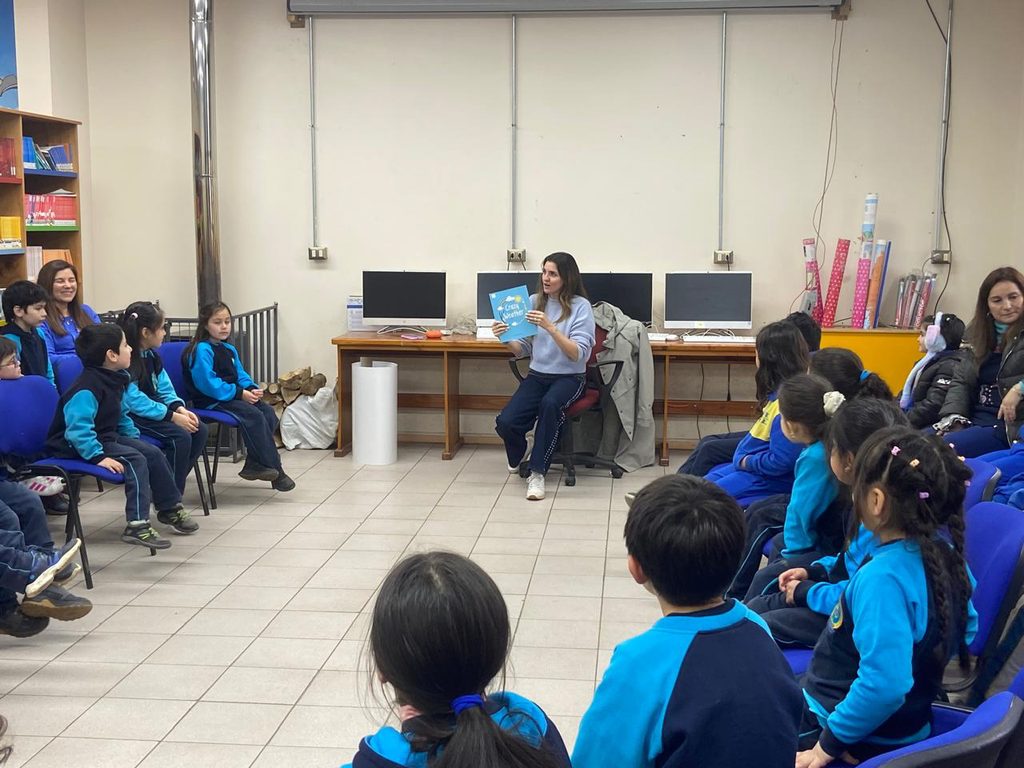 Estudiantes de Villarrica participando en una jornada de storytelling en inglés del programa We Learn