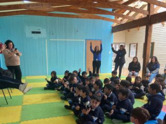 Estudiantes de Villarrica participando en una jornada de storytelling en inglés del programa We Learn