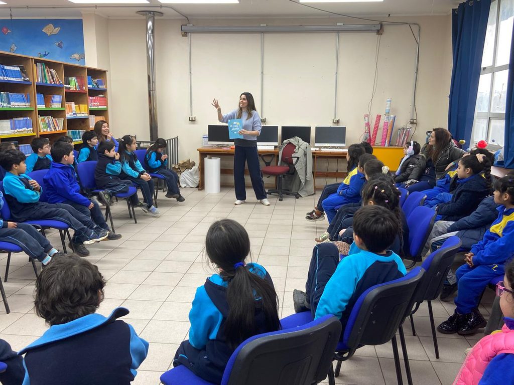 Estudiantes de Villarrica participando en una jornada de storytelling en inglés del programa We Learn