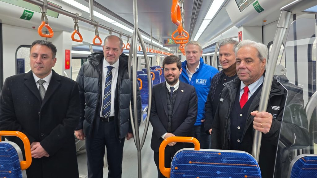 Autoridades recorren las obras de reposición de vías del proyecto ferroviario Temuco-Gorbea