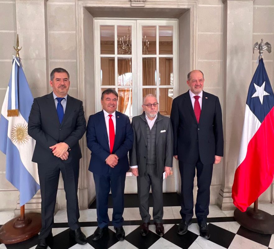 El diputado Juan Carlos Beltrán celebrando el avance legislativo de la nueva Ley del Mono en la Cámara de Diputados.