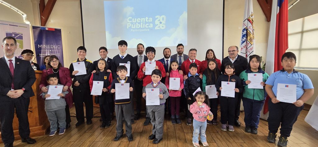 Seremi de Educación de La Araucanía exponiendo logros y desafíos educativos durante la Cuenta Pública en Purén
