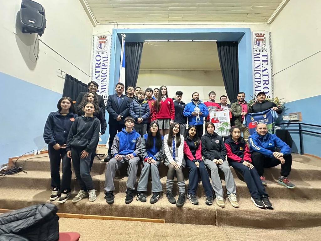 Estudiantes participando en la Posta Patriótica entre Purén y Los Sauces