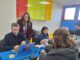 Funcionarios del Registro Civil atendiendo a niños y familias en un jardín infantil durante operativo de identidad.