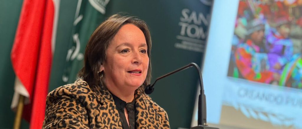 Estudiantes y docentes en una jornada de formación sobre salud mental y convivencia escolar.