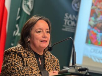 Estudiantes y docentes en una jornada de formación sobre salud mental y convivencia escolar.