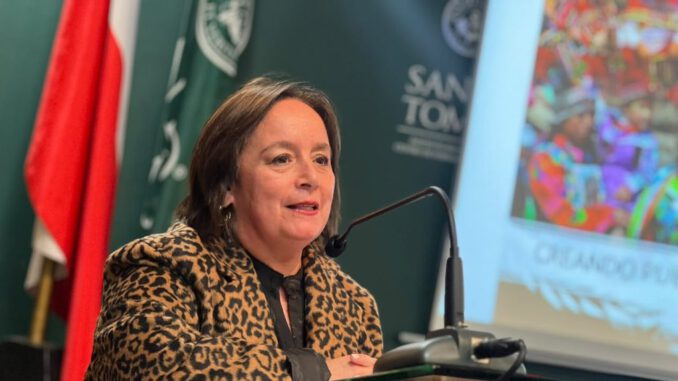 Estudiantes y docentes en una jornada de formación sobre salud mental y convivencia escolar.