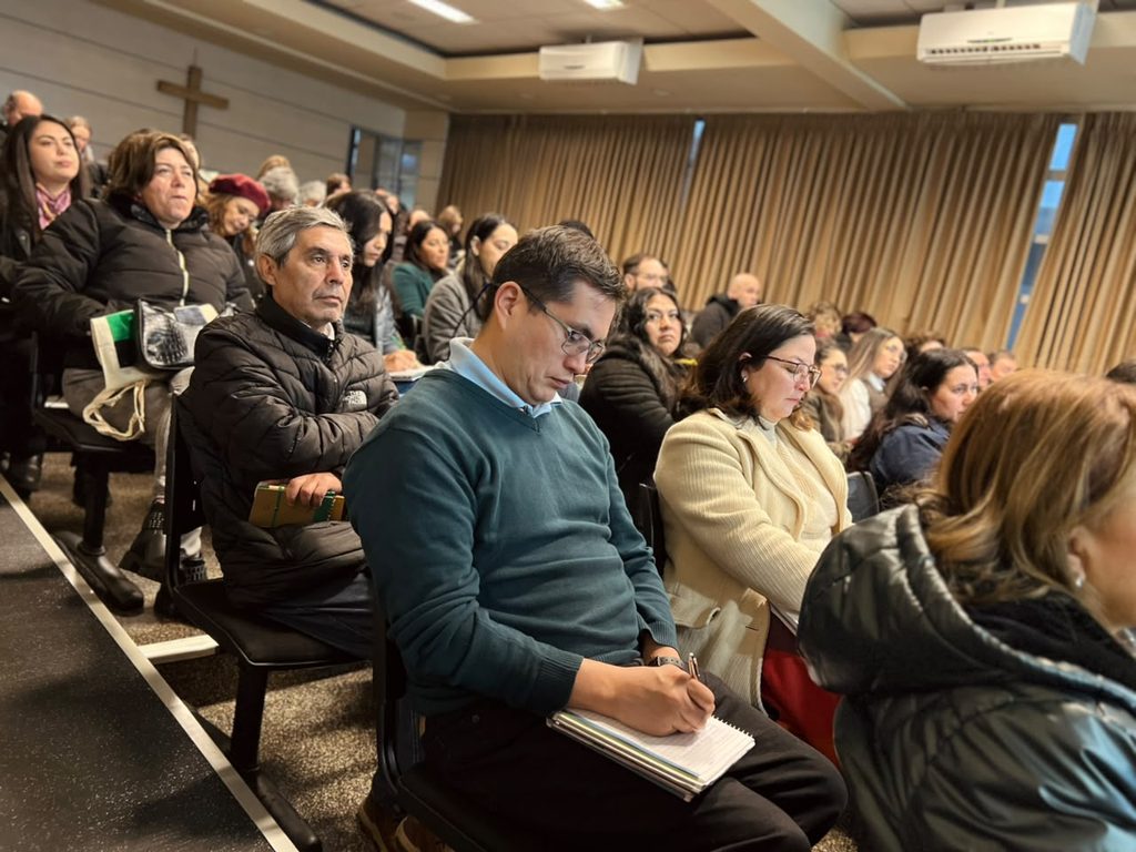 Expertos y orientadores participan en el seminario Mentes que Transforman en Santo Tomás Temuco