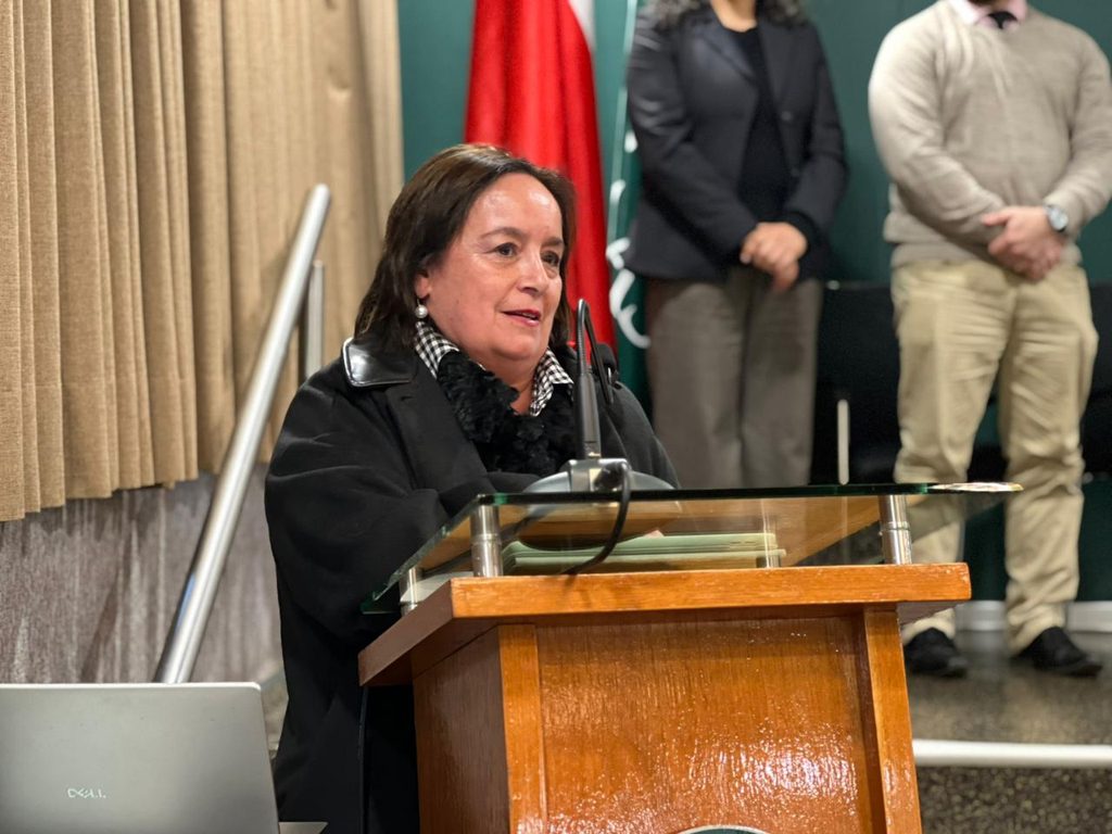Participantes en el diálogo académico sobre fraternidad y solidaridad en Santo Tomás Temuco