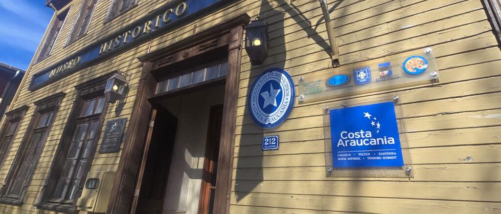 Edificio de la Asociación de Municipios Costa Araucanía en Carahue donde se investigan denuncias por acoso.