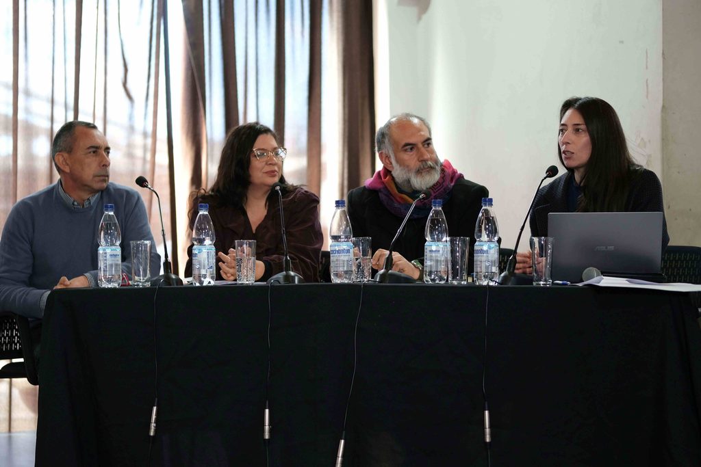 Participantes y autoridades en la jornada de cierre del Seminario Araucanía Cultural en la Universidad Católica de Temuco.