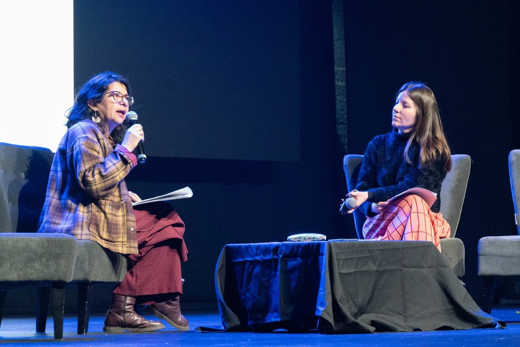 Participantes y autoridades en la jornada de cierre del Seminario Araucanía Cultural en la Universidad Católica de Temuco.