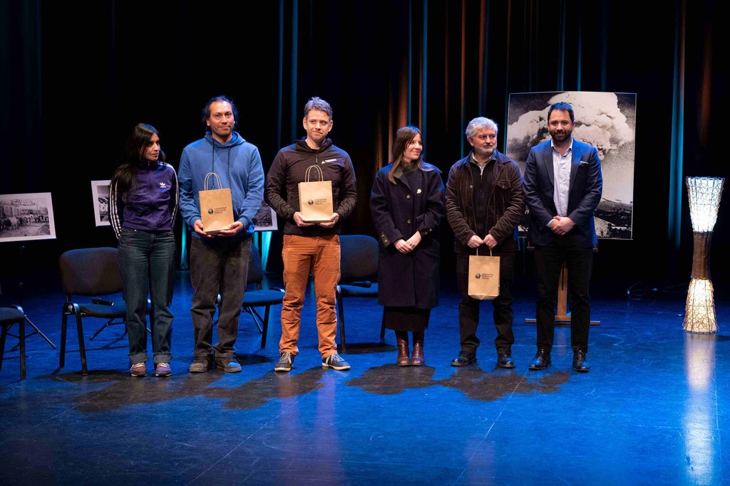 Participantes y autoridades en la jornada de cierre del Seminario Araucanía Cultural en la Universidad Católica de Temuco.