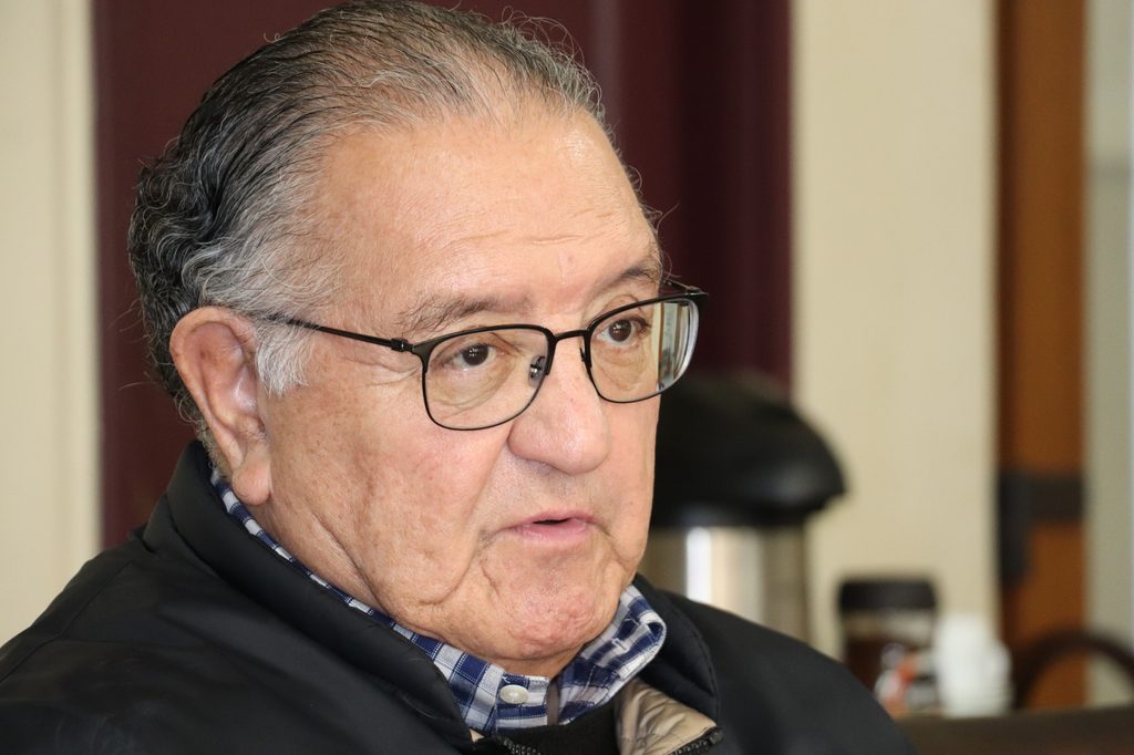Senador Francisco Huenchumilla interviniendo en la sala del Senado de Chile