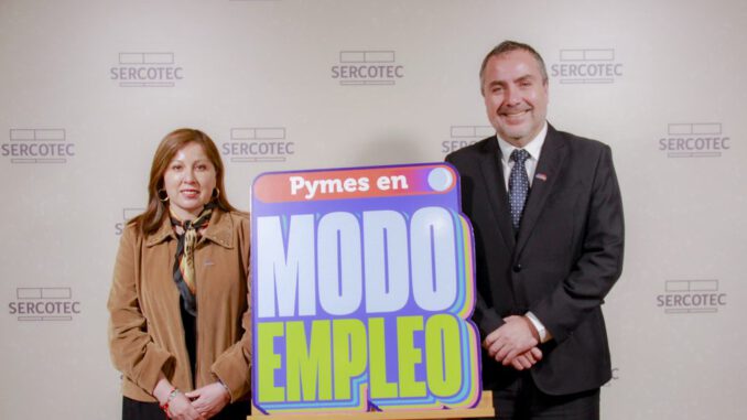 Emprendedores recibiendo asesoría y financiamiento de Sercotec en la región de la Araucanía para iniciar negocios formales.