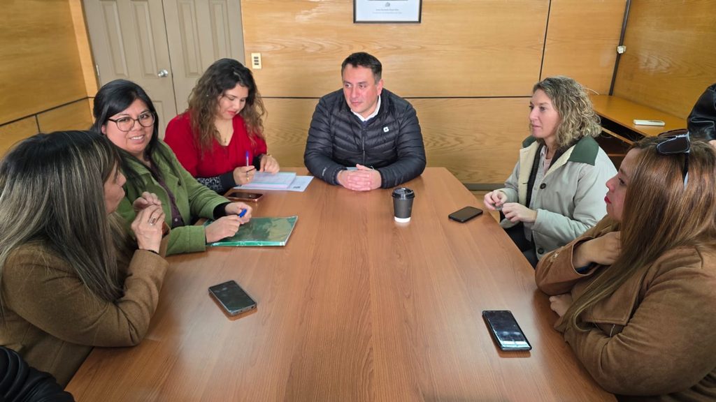 Reunion de trabajo entre autoridades y vecinos de Temuco para mejorar el transporte publico