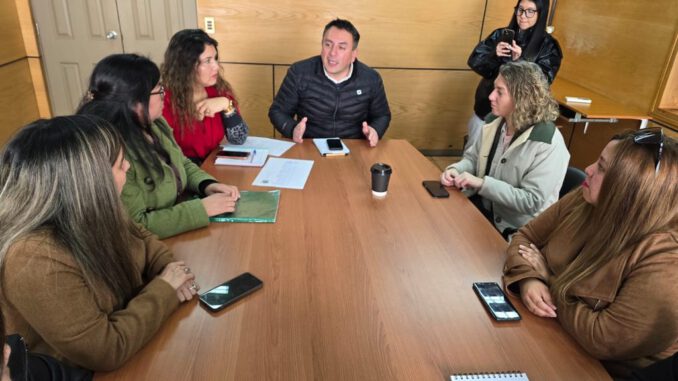 Reunion de trabajo entre autoridades y vecinos de Temuco para mejorar el transporte publico