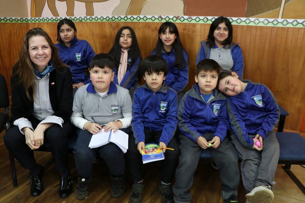 Subsecretaria de Ciencia visita escuela rural en Villarrica junto a estudiantes y docentes del Programa Explora