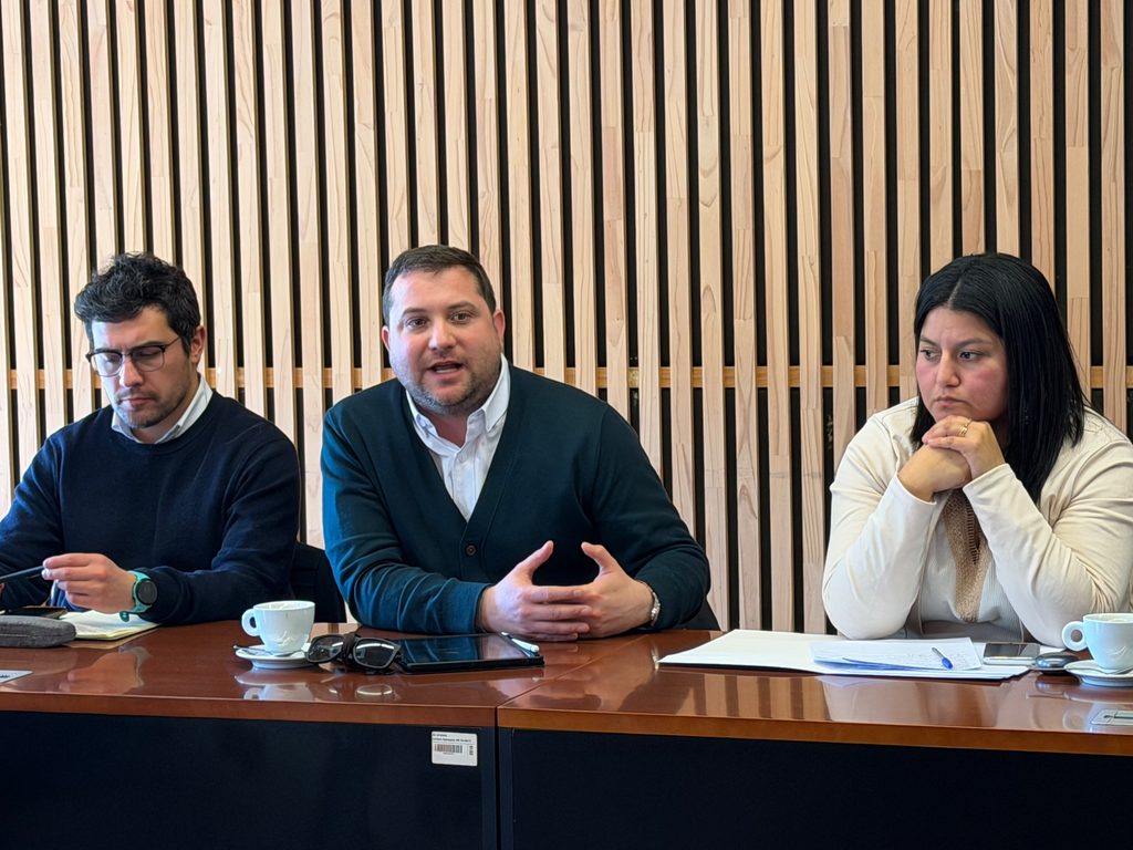 El Delegado Presidencial Víctor Manoli lidera mesa de trabajo con representantes del sector privado en Malleco para fomentar el crecimiento económico.