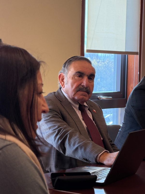 El Delegado Presidencial Víctor Manoli lidera mesa de trabajo con representantes del sector privado en Malleco para fomentar el crecimiento económico.