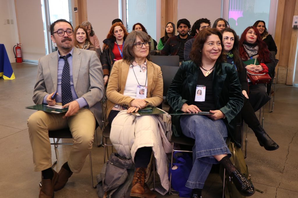 Participantes y autoridades reunidos en el primer seminario de convivencia educativa realizado en Villarrica
