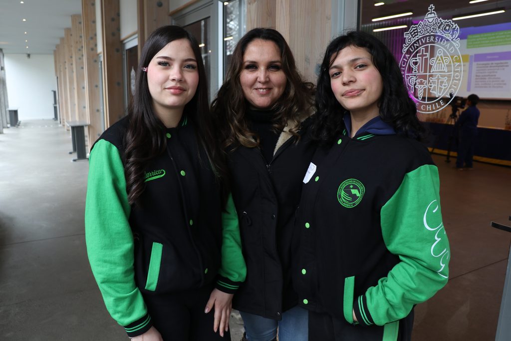 Participantes y autoridades reunidos en el primer seminario de convivencia educativa realizado en Villarrica