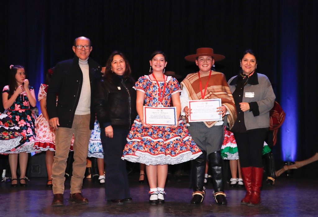 Estudiantes bailando cueca en la Muestra Comunal Escolar de Villarrica 2026
