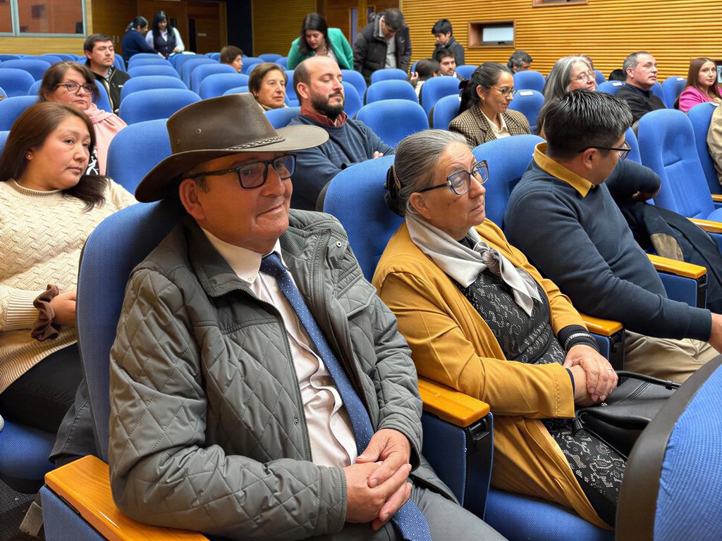 Ceremonia de graduación de profesionales del Diplomado en Producción Apícola Sustentable en la UCT.
