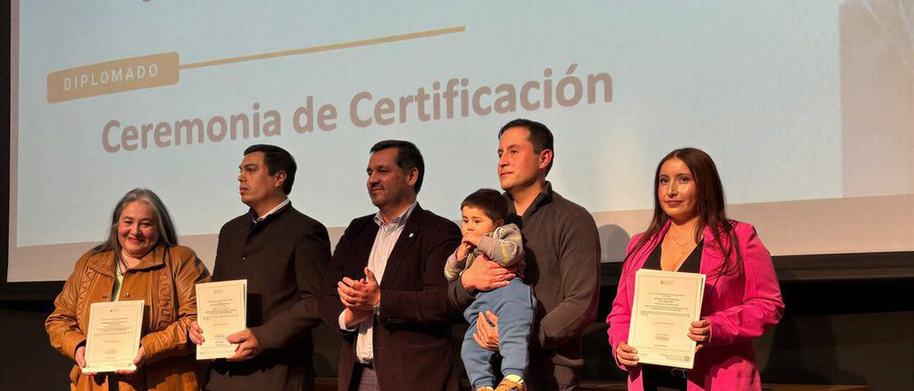 Ceremonia de graduación de profesionales del Diplomado en Producción Apícola Sustentable en la UCT.