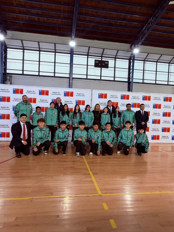 Entrega de indumentaria oficial a la delegación de deportistas de La Araucanía en el Gimnasio Ñielol