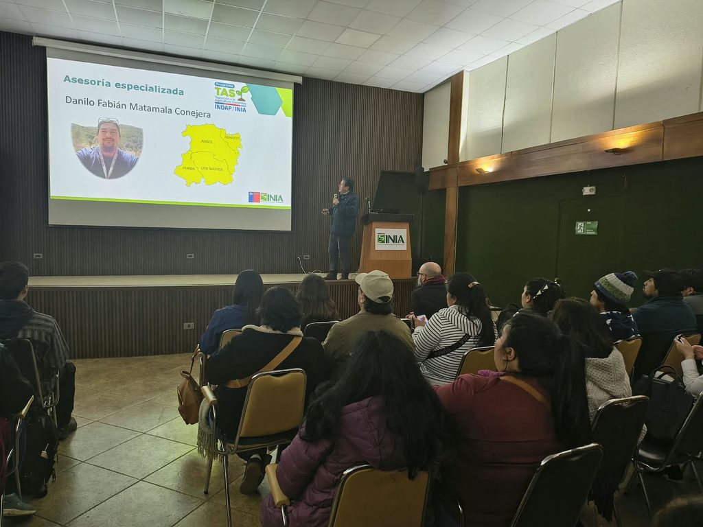 Agricultores participando en el 2do Encuentro Regional del programa TAS en INIA Carillanca La Araucanía
