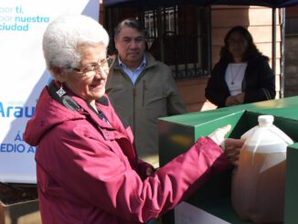 Contenedor de reciclaje de aceite usado en un punto de acopio autorizado de Aguas Araucanía