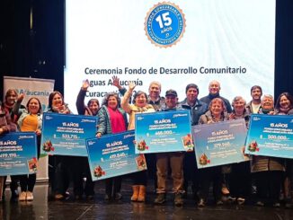 Ceremonia de entrega de fondos concursables de Aguas Araucanía a dirigentes sociales en la comuna de Lonquimay.