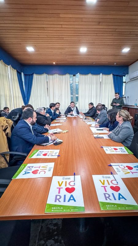 Alcaldes de diversas comunas de Malleco y Arauco reunidos en un encuentro por la descentralización