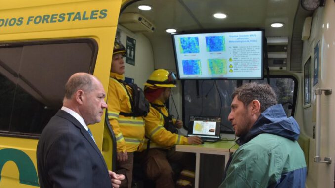 Autoridades regionales en el Monumento Natural Cerro Ñielol llamando a la prevención de incendios en Fiestas Patrias