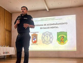 Voluntarios del Cuerpo de Bomberos de Temuco participando en talleres de capacitación sobre salud mental y prevención de crisis