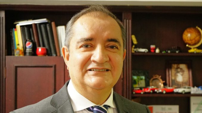 Presidente de la Cámara de Comercio de La Araucanía analizando las cifras del sector minorista