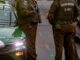 Carabineros realizando labores de rescate en un vehículo estacionado en Temuco