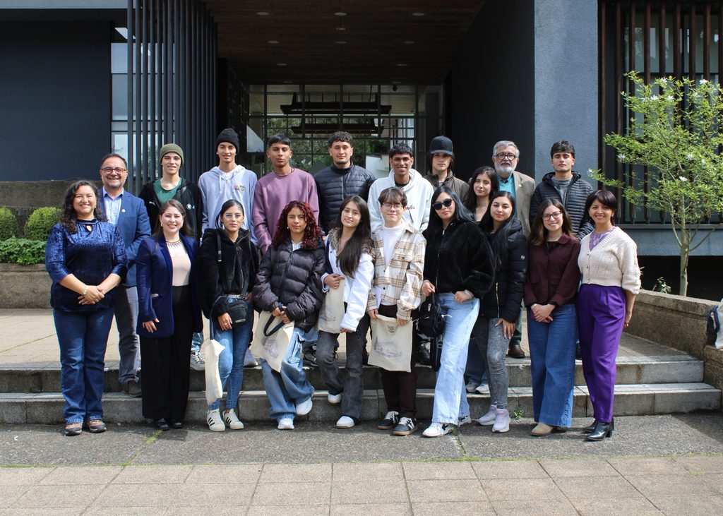 Delegacion de estudiantes colombianos de la Universidad de Caldas en su llegada a la UFRO en La Araucania