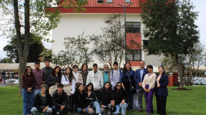 Delegacion de estudiantes colombianos de la Universidad de Caldas en su llegada a la UFRO en La Araucania