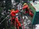 Personal técnico de CGE realizando labores preventivas en terreno ante pronósticos de viento puelche