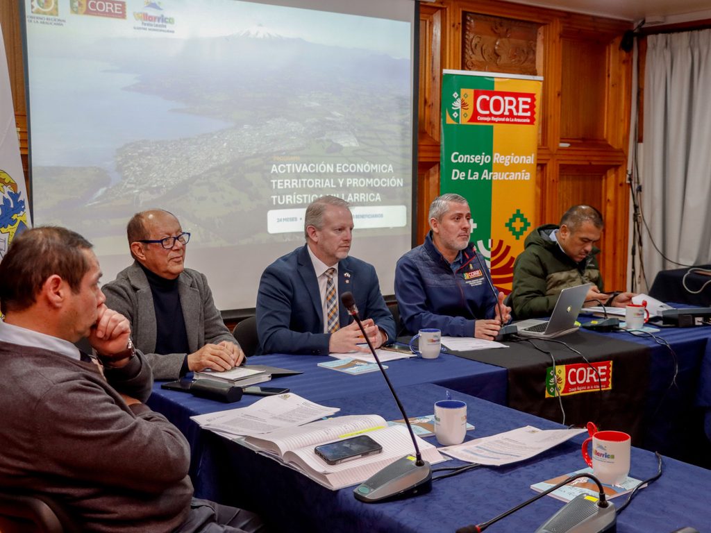 Autoridades regionales y municipales celebran la aprobación de recursos para el fomento productivo en Villarrica.