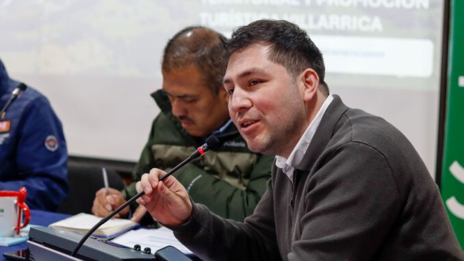 Autoridades regionales y municipales celebran la aprobación de recursos para el fomento productivo en Villarrica.