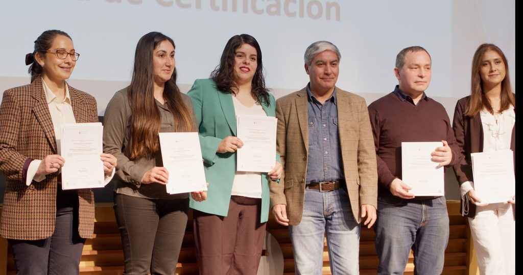 Ceremonia de certificación de profesionales del diplomado en apicultura sustentable de Corfo y UC Temuco