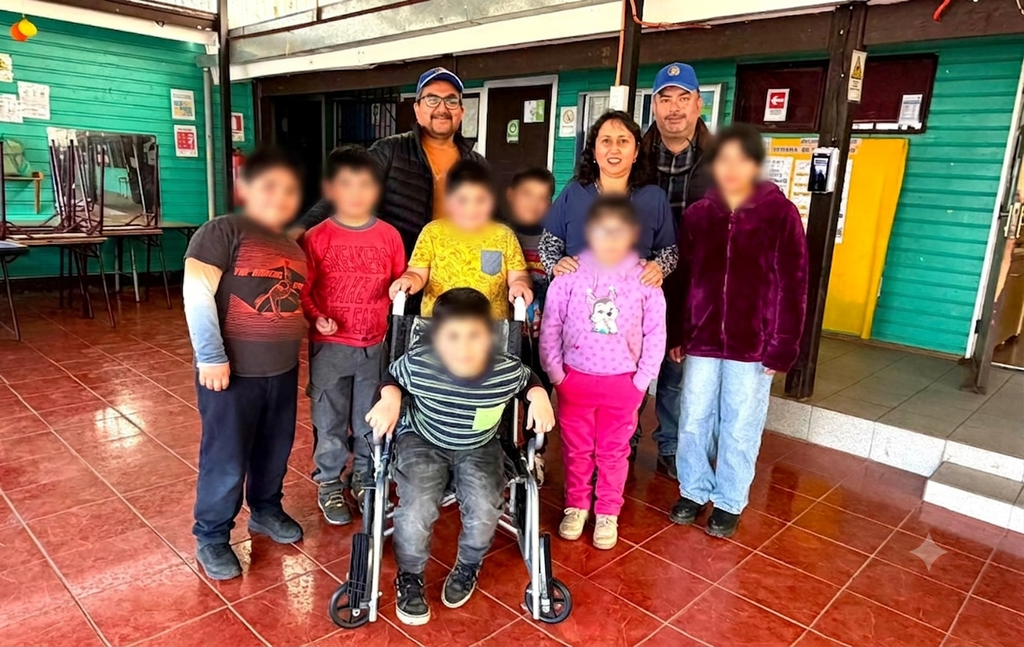 Entrega de sillas de ruedas por el Rotary Club en escuelas rurales de Collipulli para mejorar la movilidad escolar