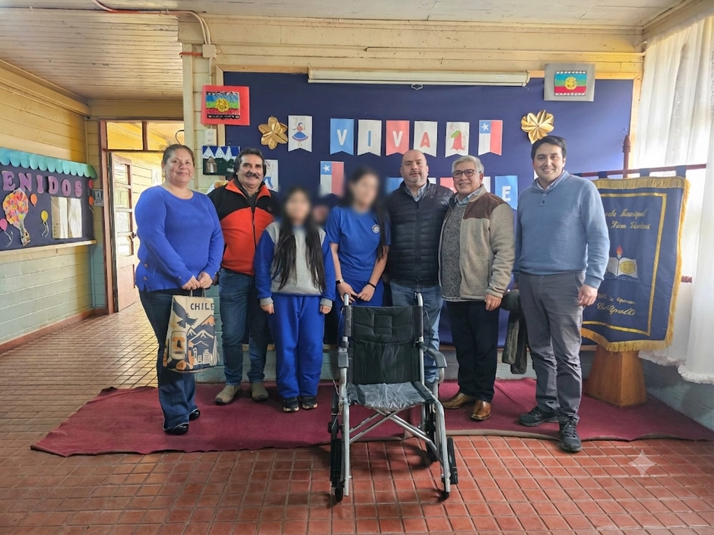 Entrega de sillas de ruedas por el Rotary Club en escuelas rurales de Collipulli para mejorar la movilidad escolar