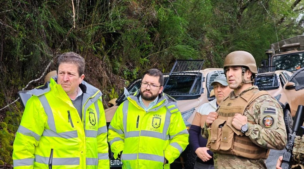 Puente dañado y socavón en la ruta rural de Lumaco tras las intensas lluvias del sistema frontal