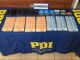 Agente de la PDI realizando diligencias policiales en el contexto de una investigación por extorsión