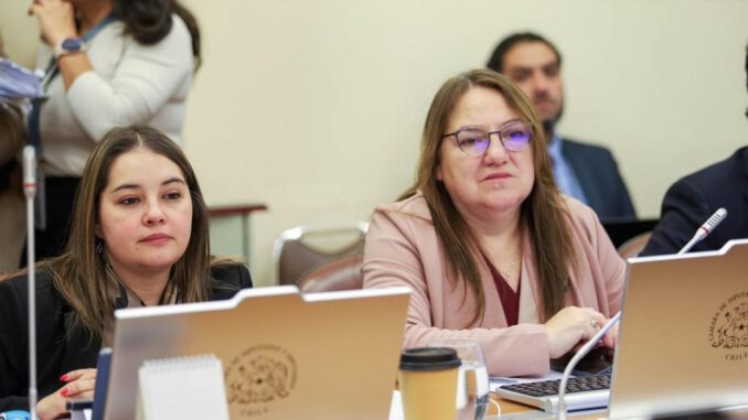 Diputadas chilenas en el Congreso solicitando medidas de protección infantil ante casos de drogadicción.
